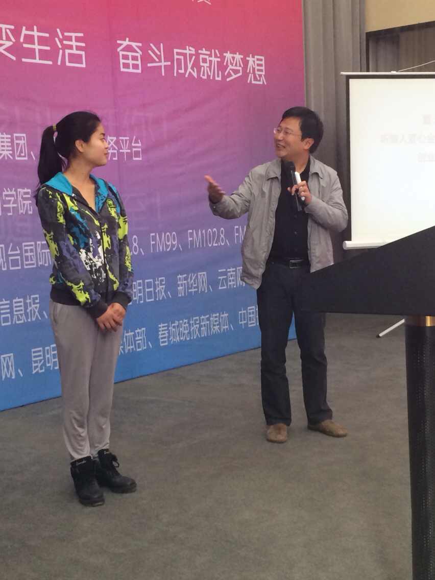 图为参赛演讲