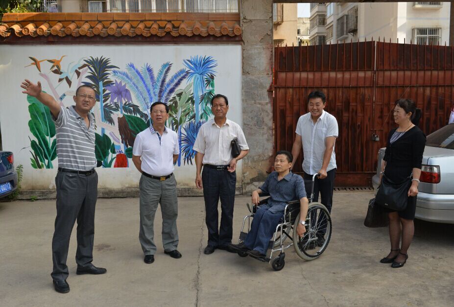 图为省残联领导到伟德官网调研(一) 图为省残联领导到伟德官网调研(一)